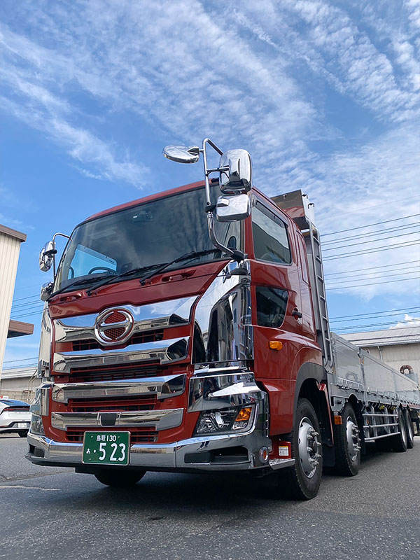 大型低床平ボディ車